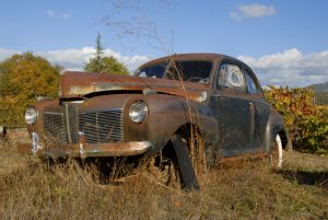 Enlist Our Junk Car Buyers to Remove Defunct Vehicles from Your Property