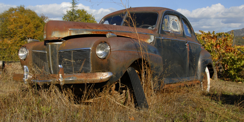 Enlist Our Junk Car Buyers to Remove Defunct Vehicles from Your Property